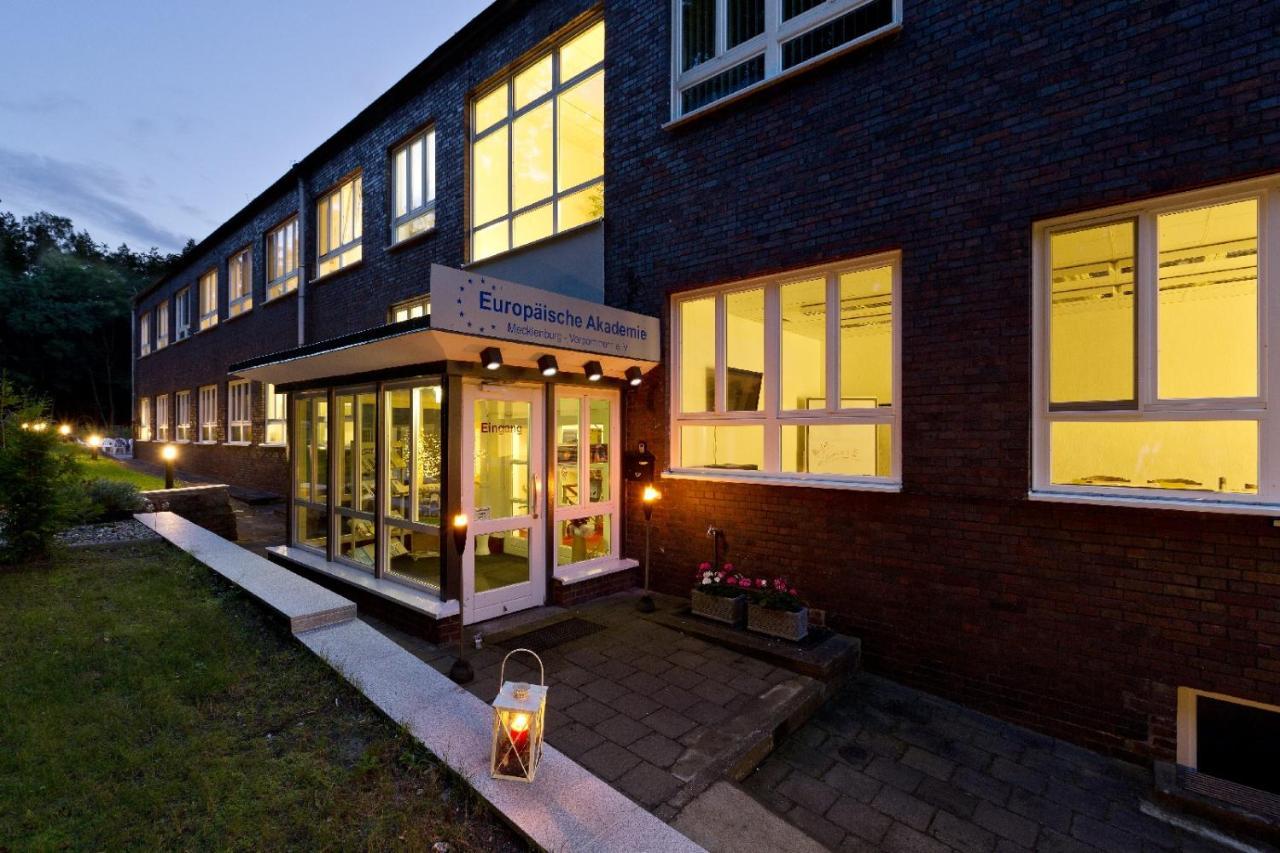 Seminarhaus Europaeische Akademie Bed & Breakfast วาเริน ภายนอก รูปภาพ